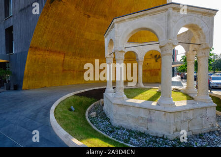 Kapllan-Pascha-Türbe, sotto la presa la costruzione della torre TID, Tirana, Tirana, Albania Foto Stock