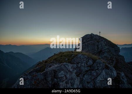 Alba sul Hoher Burgstall montagna, Alpi dello Stubai, Tirolo, Austria Foto Stock