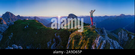 Alba sul Hoher Burgstall montagna, Alpi dello Stubai, Tirolo, Austria Foto Stock