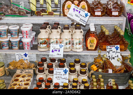 Sciroppo di acero, Jean-Talon mercato, il mercato degli agricoltori in Little Italy, Montreal, Quebec, Canada Orientale, Canada, America del Nord Foto Stock