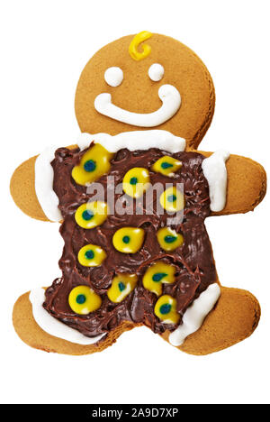 In casa natale di Gingerbread Man indossando abiti realizzati dal marrone cioccolato glassa. Isolato su sfondo bianco. Foto Stock