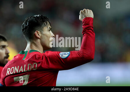 Faro, Portogallo. Xiv Nov, 2019. Il Portogallo in avanti Cristiano Ronaldo festeggia dopo un goal durante UEFA EURO 2020 Gruppo B football match di qualificazione tra il Portogallo e la Lituania nello Stadio Algarve Faro, Portogallo, il 14 novembre 2019. Credito: Pedro Fiuza/ZUMA filo/Alamy Live News Foto Stock