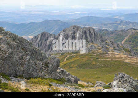 La vista dal picco di Las Villuercas, regione Estremadura, il punto più alto della regione, vicino alla città di Guadalupe Foto Stock