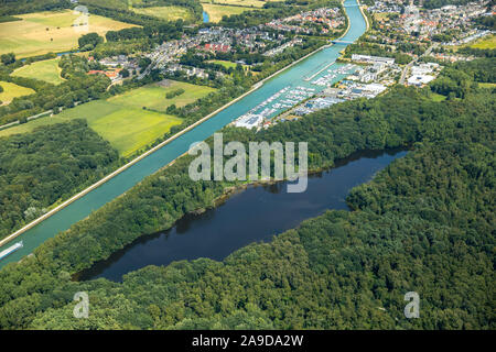 Vista sul porto turistico Marina Rünthe e Beversee su Datteln-Hamm-Kanal, Bergkamen, zona della Ruhr, Nord Reno-Westfalia, Germania Foto Stock