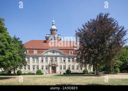 Edificio principale dell'Cloppenburger corte locale nel parco della città, Cloppenburg, Bassa Sassonia, Germania, Europa Foto Stock