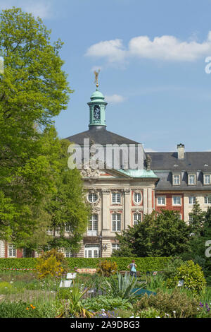 Il giardino botanico, il principe-vescovo corte castello, sede della Westfälische Wilhelms-Universität, Münster in Westfalia, Renania settentrionale-Vestfalia, Germania, e Foto Stock