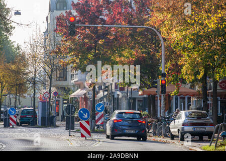 Vecchio business e gli edifici residenziali in Hemmstrasse, Bremen-Findorff, Brema, Germania, Europa Foto Stock