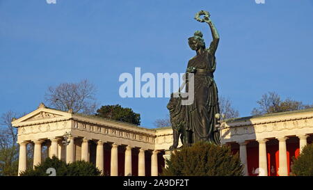 Bavaria davanti al Ruhmeshalle sulla Theresienwiese, Monaco di Baviera, Baviera, Baviera, Germania Foto Stock