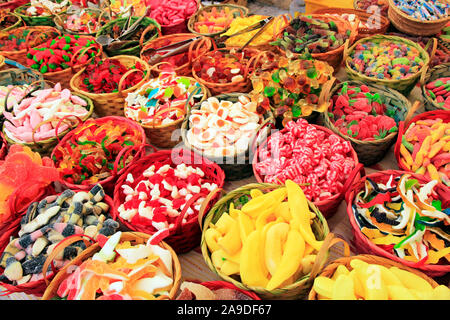 Caramelle sul mercato di domenica in Port de Pollença, Maiorca, isole Baleari, Spagna Foto Stock