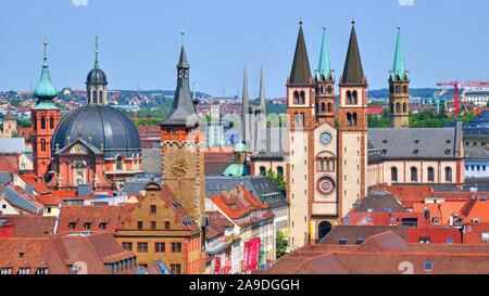 Vista sul municipio e san Kilian cattedrale, Würzburg, bassa Franconia, Baviera, Germania Foto Stock