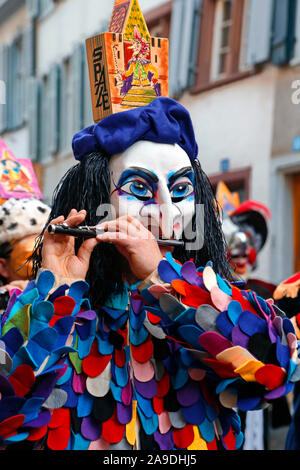 Costume sul parade presso il il Carnevale di Basilea, Basilea, il Cantone di Basilea Città, Svizzera Foto Stock