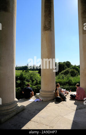 Tempio Monopteros nel Giardino Inglese, Schwabing Monaco di Baviera, Baviera, Baviera, Germania Foto Stock