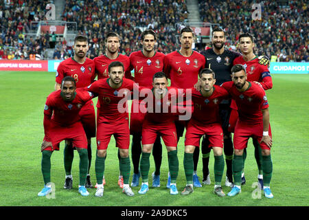 Faro, Portogallo. Xiv Nov, 2019. I giocatori del Portogallo posa per le foto di gruppo prima del gruppo B il match contro la Lituania a UEFA EURO 2020 il qualificatore nello Stadio Algarve Faro, Portogallo, nov. 14, 2019. Credito: Pedro Fiuza/Xinhua/Alamy Live News Foto Stock