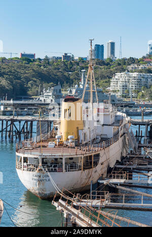 La storica costiera australiana freighter nave MV Cape Don ormeggiato a sfere testa nel Sydney Harbour mentre è in fase di ripristino da parte di volontari locali. Foto Stock