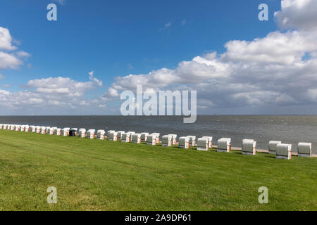 Sedie a sdraio sulla spiaggia meridionale di Wilhelmshaven, Bassa Sassonia, Foto Stock