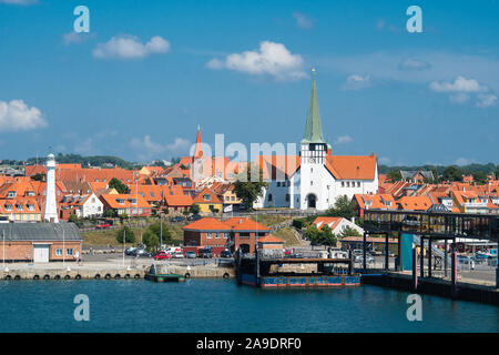 Bornholm, Rønne, Porto, Old Town view, chiesa, faro Foto Stock