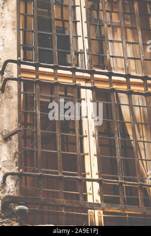 Bloccate windows a Bologna, Italia, Europa Foto Stock