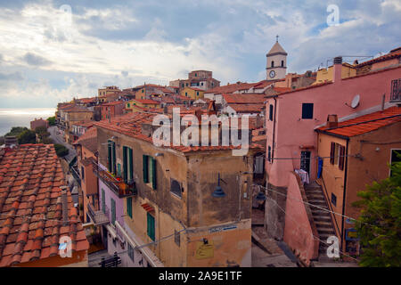 Vista locale del villaggio di montagna di Capoliveri Isola d'Elba Foto Stock