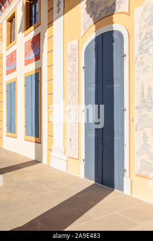 L'Europa, Germania, Sassonia, Dresda. Dettaglio della facciata di un palazzo in castello di Pillnitz. Foto Stock