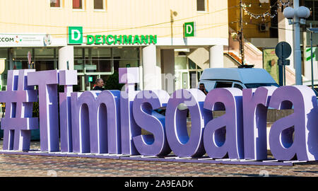 Attrazione di turisti, foto spot con gli hashtag di Timisoara nell'area del centro cittadino di Timisoara, Romania, 2019 Foto Stock