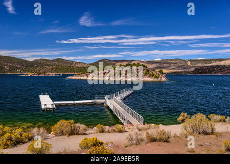 Gli Stati Uniti, Utah, Dagett county, olandese John, Flaming Gorge serbatoio, vista la Flaming Gorge Dam Foto Stock