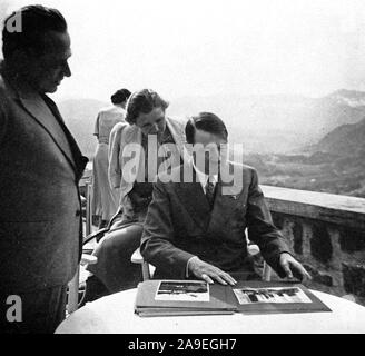 Eva Braun Collection (album 3) - Candida foto del tedesco leader nazista Adolf Hitler ca. fine del 1930 o all'inizio del 1940 Foto Stock