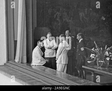 Eva Braun Collection (SEST) - Adolf Hitler indossare tuta, non una uniforme militare ca. fine del 1930 o all'inizio del 1940 Foto Stock