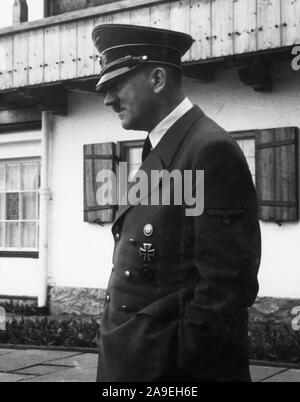 Eva Braun Collection (deset) - Adolf Hitler all'aperto presso il suo rifugio ca. fine del 1930 o all'inizio del 1940 Foto Stock