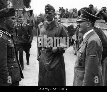 Eva Braun Collection (trinaest) - Adolf Hitler parlando con i soldati di ca. fine del 1930 o all'inizio del 1940 Foto Stock