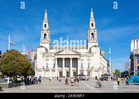 Leeds Sala Civica di Palazzo, Milennium Square, Leeds, West Yorkshire, Inghilterra, Regno Unito Foto Stock
