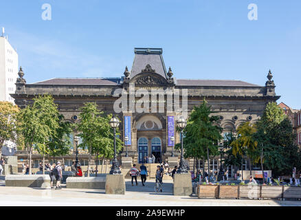 Leeds City Museum, Millennium Square, Leeds, West Yorkshire, Inghilterra, Regno Unito Foto Stock