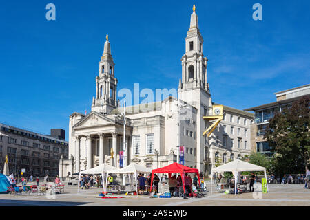 Leeds Sala Civica di Palazzo, Milennium Square, Leeds, West Yorkshire, Inghilterra, Regno Unito Foto Stock