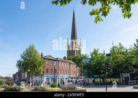 Street Fountain e Cattedrale di Wakefield, Northgate, Wakefield, West Yorkshire, Inghilterra, Regno Unito Foto Stock