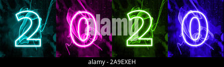 2020 in neon multi colore design, linee parallele pattern su sfondo nero. Vacanze, celebrando la notte, Capodanno e Natale evento, colori luminosi. Copyspace, pubblicità. Foto Stock