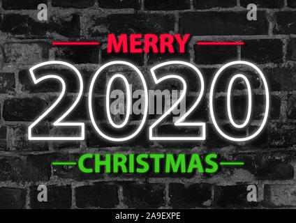 2020 in neon multi colore design, linee parallele modello nero su sfondo mattone. Vacanze, celebrando la notte, Capodanno e Natale evento, colori luminosi. Copyspace, pubblicità. Foto Stock