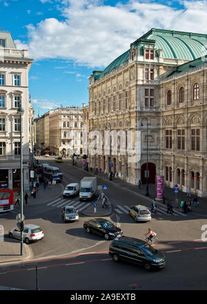 Visualizzare Vienna Opera House si affaccia Albertinaplatz (Albertina Square). Vienna Foto Stock