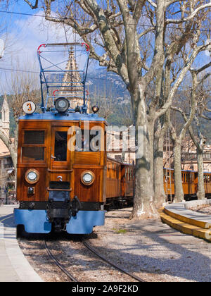 "Flash Rosso', un tram nostalgico a Soller Maiorca, isole Baleari, Spagna Foto Stock