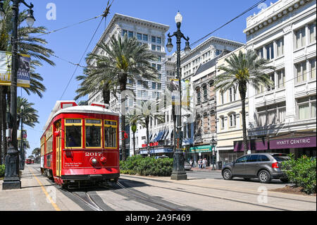 Street car su Canal Street a New Orleans. Foto Stock