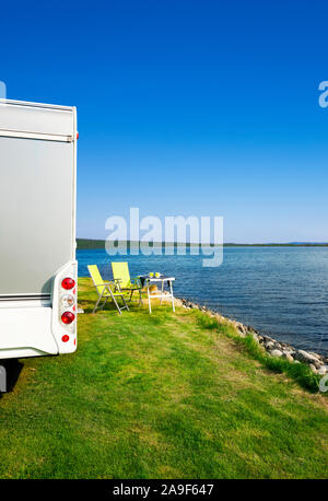 Camper al lago Foto Stock