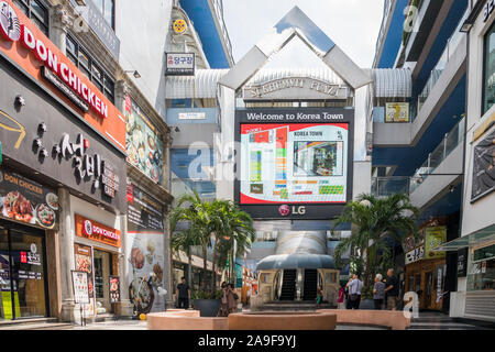 Bangkok, Tailandia - 25 Settembre 2018: Korea town sulla Strada di Sukhumvit road. La zona ha molti ristoranti Coreani. Foto Stock