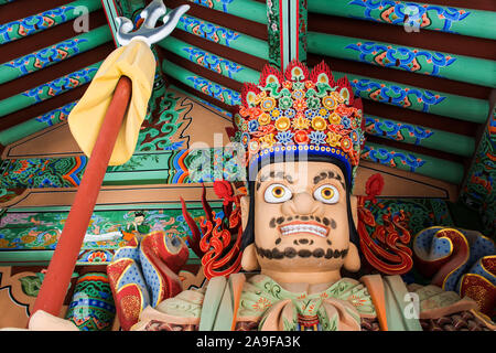 La protezione nella porta della 'tempio Beomeosa' in Busan Foto Stock