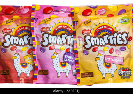 Pacchetti di Nestlé Llama edition Smarties dolci caramelle - SpectacuLlama, Llama Queen e Fabu-llama Foto Stock