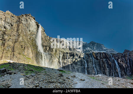 Cascata al Cirque de Gavarnie in Hautes-Pyrenees Francia Foto Stock