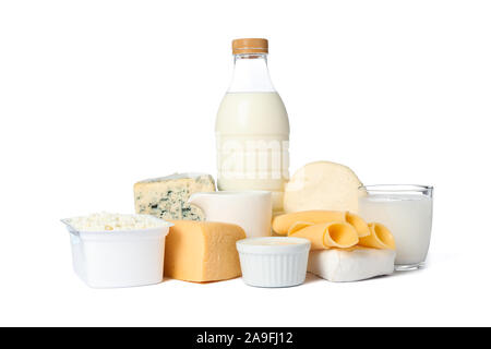 I prodotti lattiero-caseari freschi isolati su sfondo bianco. Formaggio, latte Foto Stock