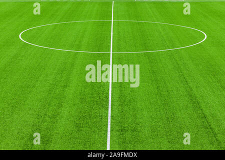 Campo di calcio fatto di tappeto erboso artificiale Foto Stock