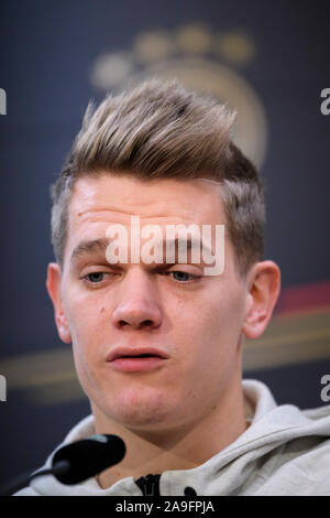 Duesseldorf, Germania. Xv Nov, 2019. Matthias Ginter (Germania). GES/Fussball/EM Qualifica: conferenza stampa del team nazionale tedesco in Duesseldorf, 15.11.2019 Calcetto: Qualificazioni europee: conferenza stampa del team nazionale tedesco, Duesseldorf, 15 Novembre 2019 | Utilizzo di credito in tutto il mondo: dpa/Alamy Live News Foto Stock