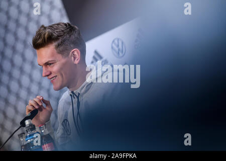 Duesseldorf, Germania. Xv Nov, 2019. Matthias Ginter (Germania). GES/Fussball/EM Qualifica: conferenza stampa del team nazionale tedesco in Duesseldorf, 15.11.2019 Calcetto: Qualificazioni europee: conferenza stampa del team nazionale tedesco, Duesseldorf, 15 Novembre 2019 | Utilizzo di credito in tutto il mondo: dpa/Alamy Live News Foto Stock