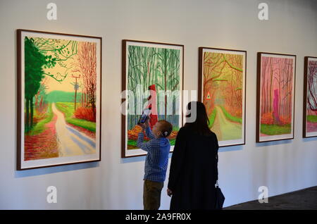 Hockney mostra, "l'arrivo della primavera", Salts Mill, Saltaire Foto Stock