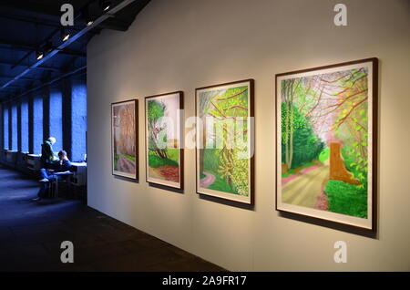 Hockney mostra, "l'arrivo della primavera", Salts Mill, Saltaire Foto Stock