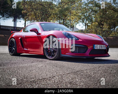 MONTMELO, SPAGNA-Settembre 29, 2019: Porsche 718 (982) Cayman GT4 a strade di città Foto Stock